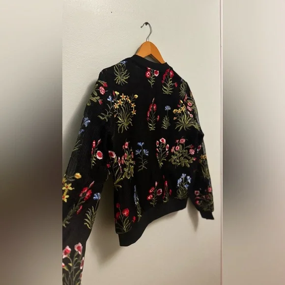Elegant Black Floral Bomber Jacket - Picture 9 of 10